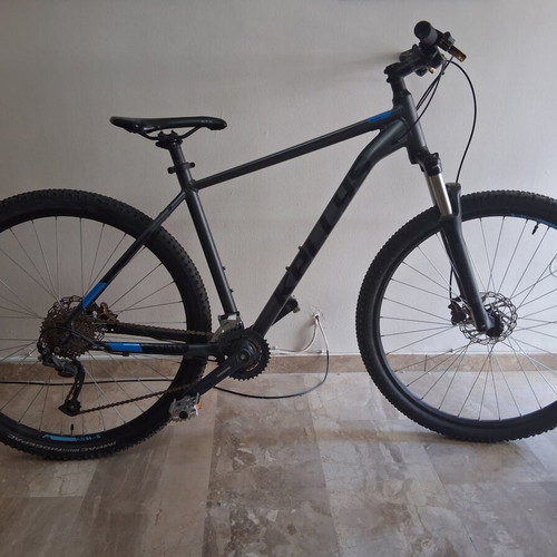 Kelly's Spider Mountain Bike 29 Inch used with disc brakes and pump