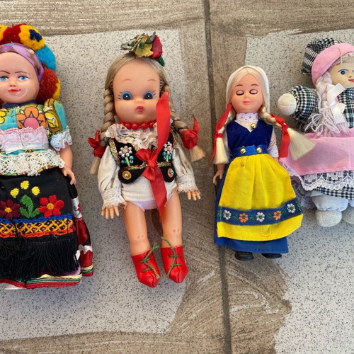 Dolls with traditional costumes used