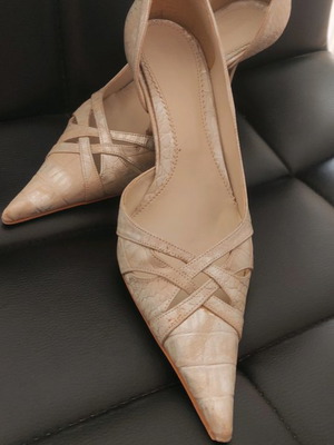 Beige brown croco pattern pumps used, size 38