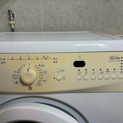 Whirlpool washing machine 6kg AWO/D 41432