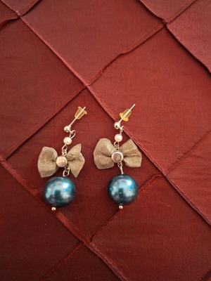 Handmade short silver earrings with blue bead and silver bow like new