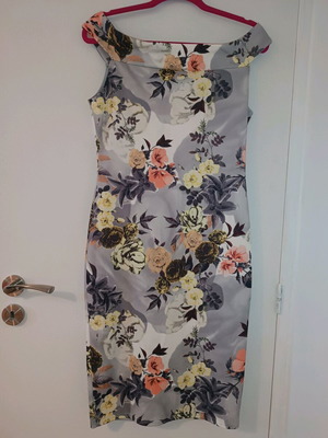 Off-shoulder midi floral φόρεμα