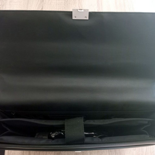 Wall Street leather briefcase hand/shoulder like new, black