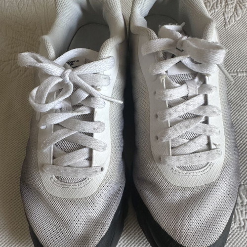 Nike athletic shoes used, size 40, black and white
