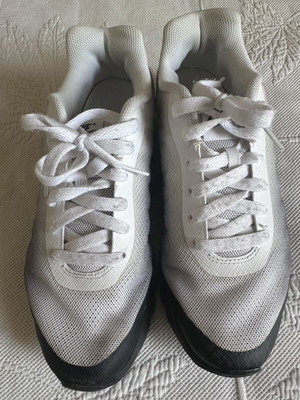 Nike athletic shoes used, size 40, black and white
