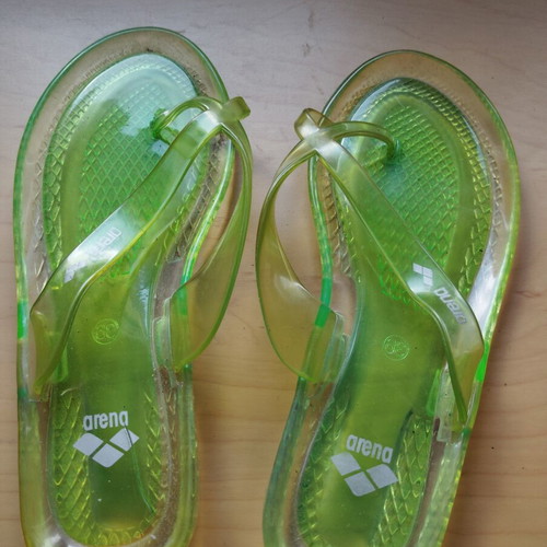 Arena silicone flip flops size 36 like new, green