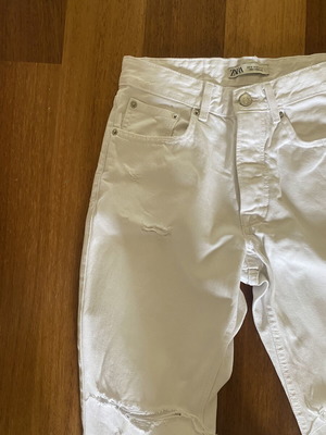 Zara white men's jeans with ankle rips size 30 like new
