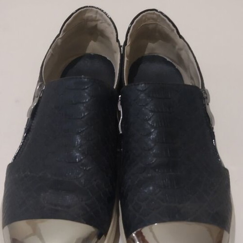 Slip-on sneakers size 39 like new, black with silver details