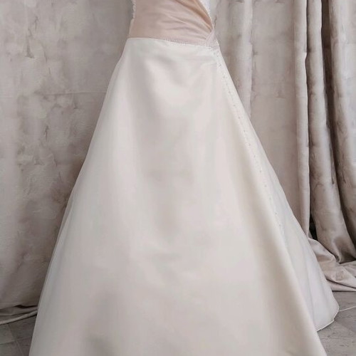Wedding dress A-line embroidered with Swarovski stones size L