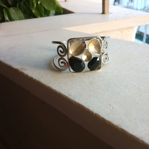 Cuff bracelet Y2K used with black and beige stones