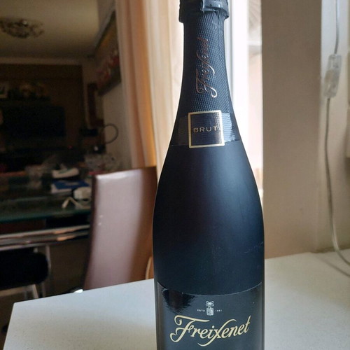 Sparkling wines new, sealed, pack of 20