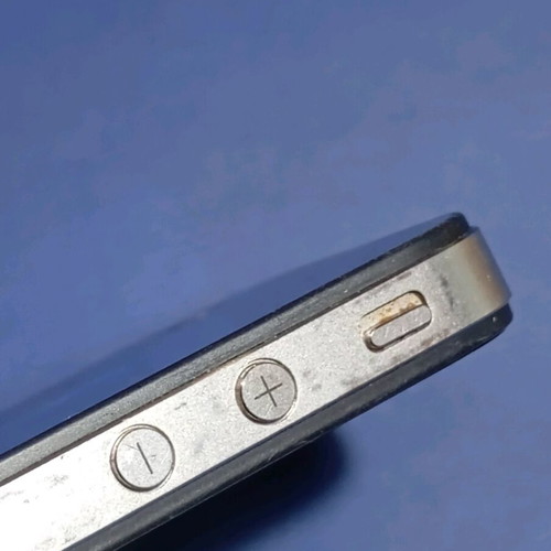 iPhone 4s used with central button issue