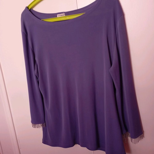 Women's lilac blouse like new with beads on sleeves