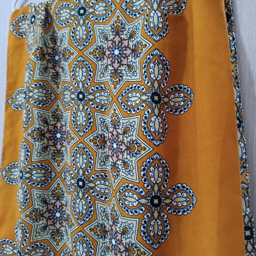 Esarpa scarf like new, multicolored with lace pattern