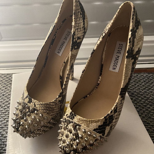 Steve Madden pumps like new, size 38