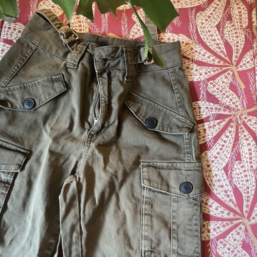 Bershka Khaki Cargo Pants like new, size XS 34 6