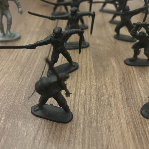 Solpa ninja toy soldiers used, pack of 18 with 3 plastic figures and base