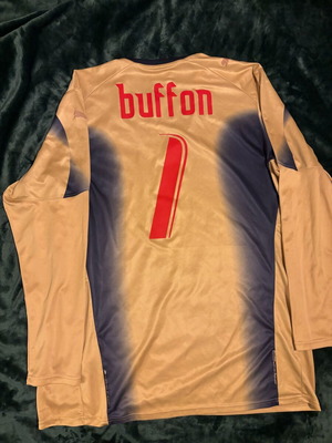Puma Italy National Team 2006 Buffon Jersey like new with signatures