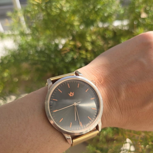 MVMT Boulevard unisex watch with mesh strap and dark dial