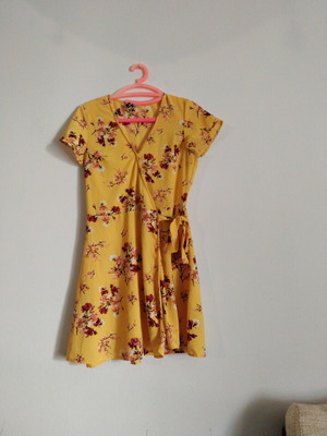 Divided women's floral dress NM like new, mustard color
