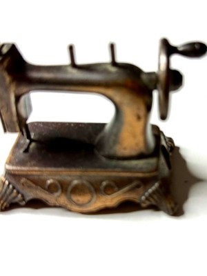 Μικρογραφία ραπτομηχανής σαν καινούργια από χυτό μέταλλο vintage