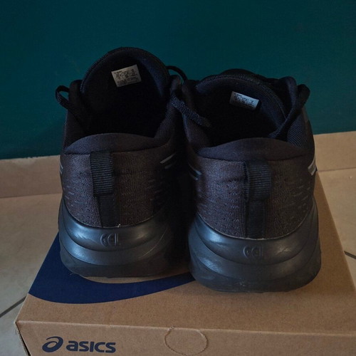 Asics Gel Excite 10 running shoes, size 41.5, black