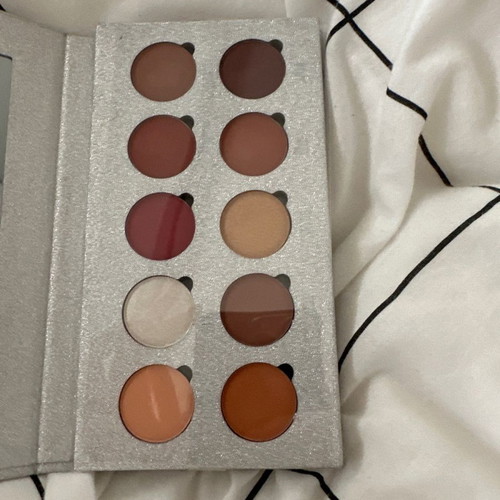 Eyeshadow palette new with earthy tones and mirror