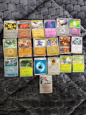 Pokemon holo cards like new, pack of 19