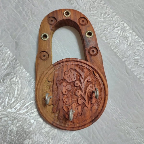 Wooden carved wall key holder new with 3 slots