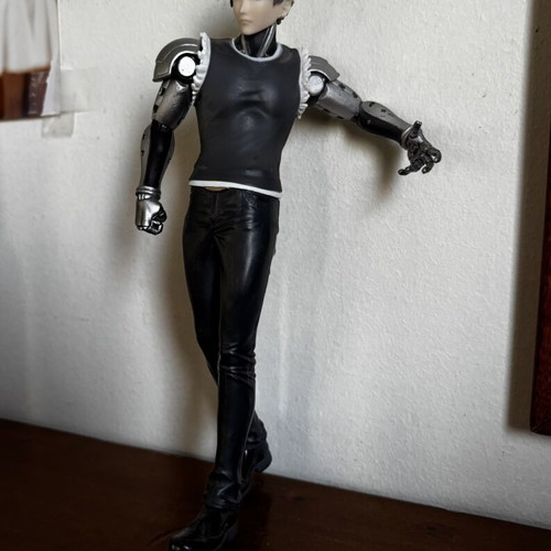 One-punch Man Genos figure like new without base and box