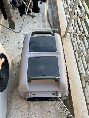 Dog carrier cage like new