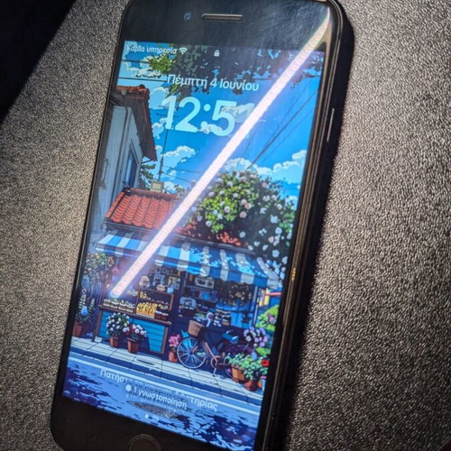 Iphone SE 2020 128GB used with battery health 100% and broken back