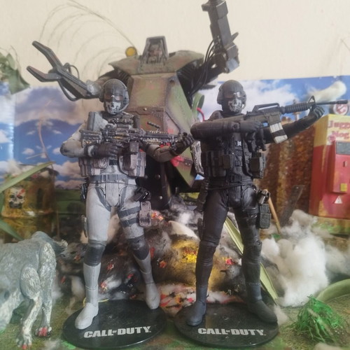 Call of Duty MacFarlane diorama with Seraph, Frank Woods, Soap, Ghost, and more, like new