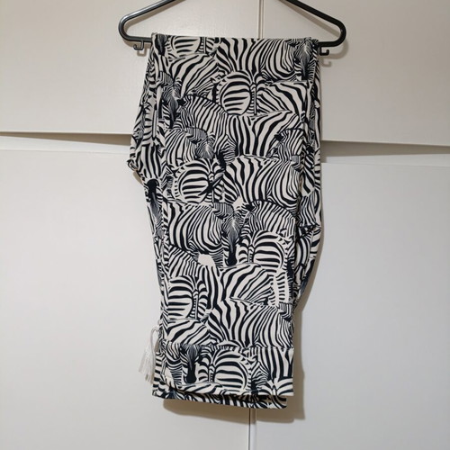 Women's pants medium size like new, black and white