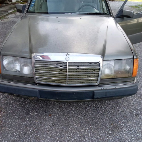 Mercedes 1990 M 124 E1 car like new, gasoline, 4-speed manual