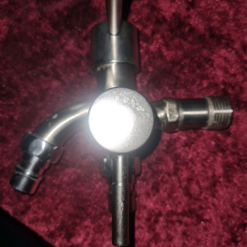 Double garden faucet like new, silver with valve