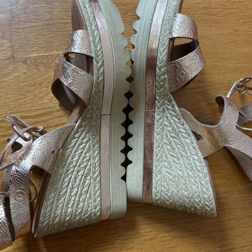 Leather platform sandals size 38 like new, beige and gold