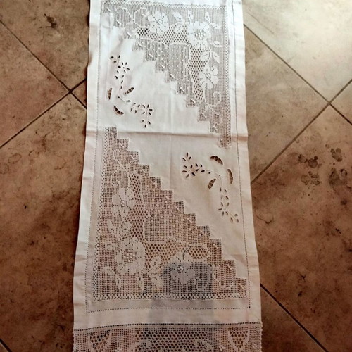 Handmade table runner with knitted corners and cutwork on frame, size 150x50