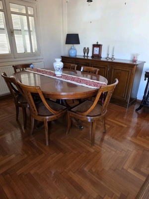 Τραπεζαρία και μπουφές Βαράγκης σαν καινούργια με 6 καρέκλες