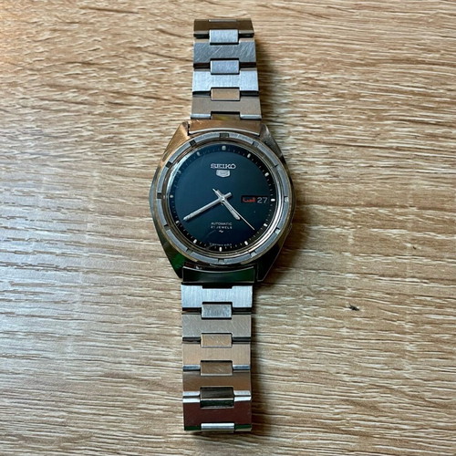 Seiko 5 Vintage used men's watch with original bracelet
