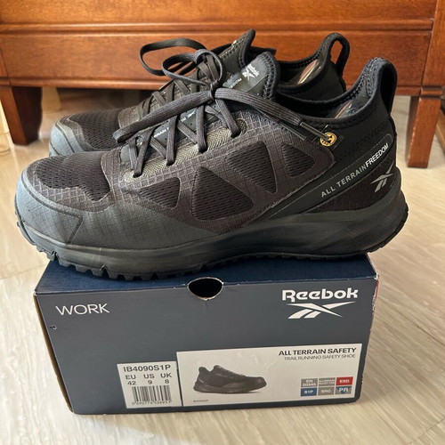 Reebok work shoes new, size 42, black