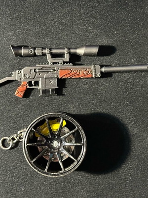 Μπρελόκ Fortnite ημιαυτόματο sniper και ζάντα με δισκόφρενο σαν καινούργια, μαύρο και ασημί