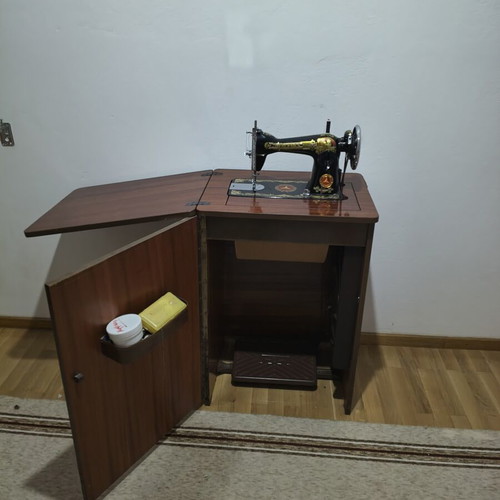 Mercedes vintage sewing machine with cabinet, treadle, like new