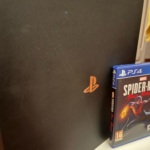 Sony PlayStation 4 Pro 1TB σαν καινούργιο με παιχνίδι Spider Miles Morales