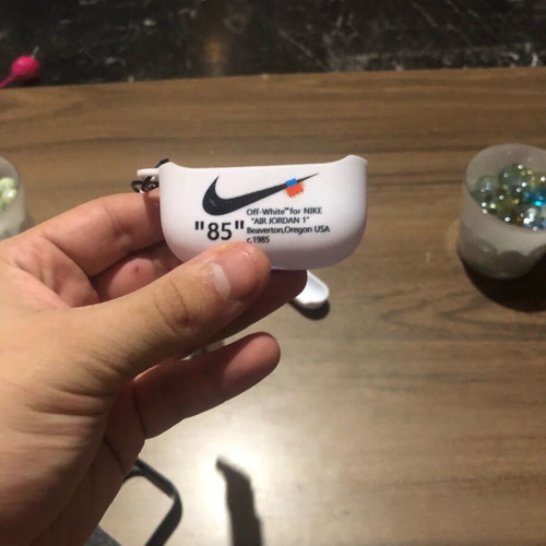Air Pods Pro Case Off White in perfect condition