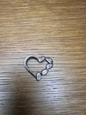 Heart pendant like new, silver with decorative stones