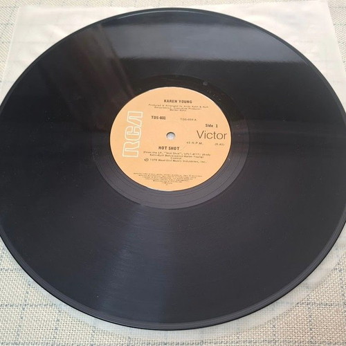 Karen Young Hot Shot 12' vinyl record used, R&B Soul