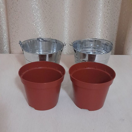 Set of 2 used metal flowerpots with removable plastic liners