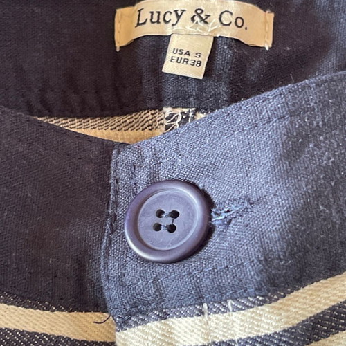 Lucy & Co women's striped white beige shorts used, size Small S
