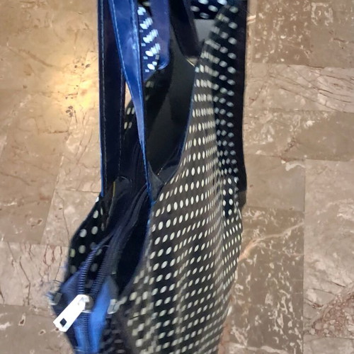 Large shoulder bag with zipper like new, white and blue